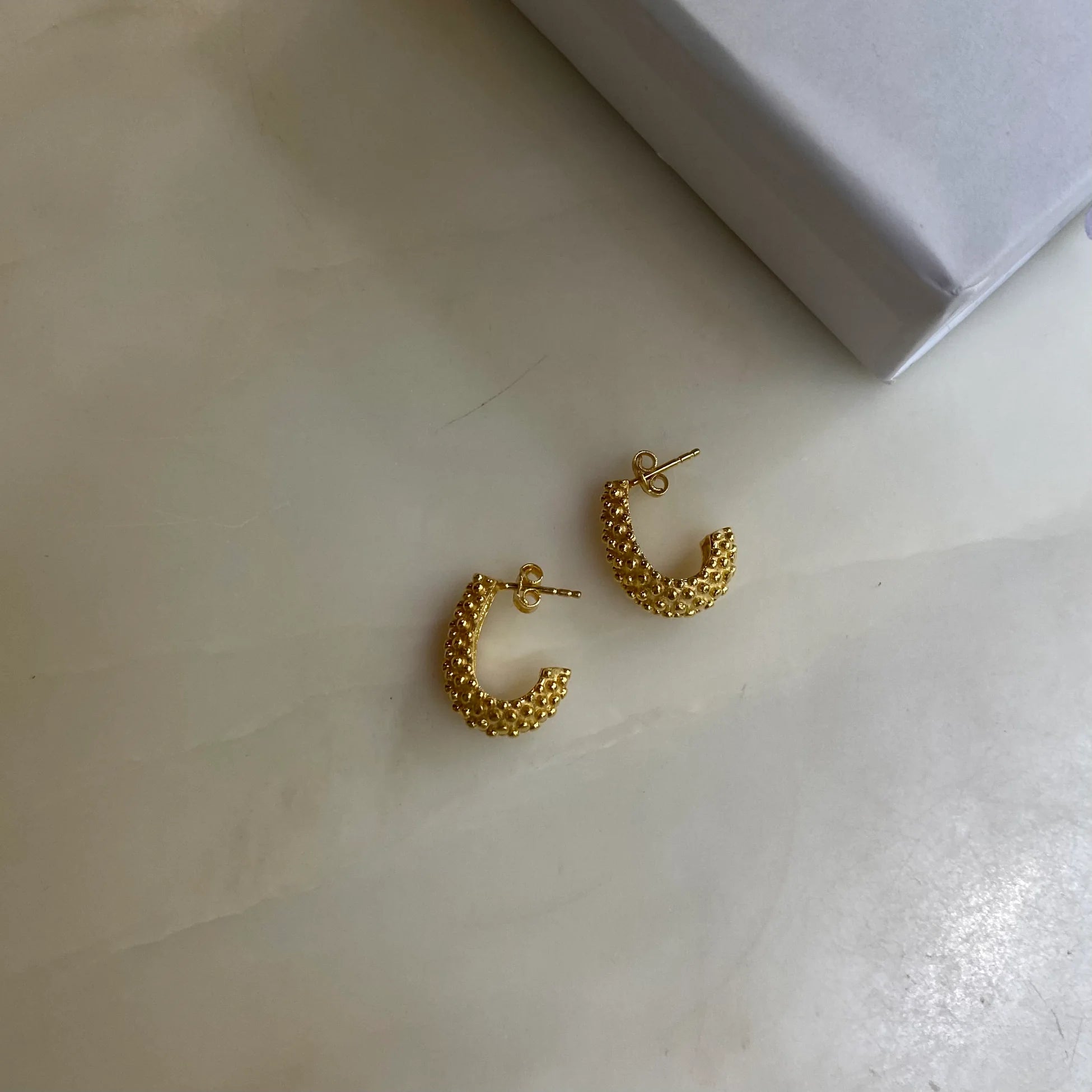 925 Ayar Gümüş Topçuklu Mini Oval Küpe