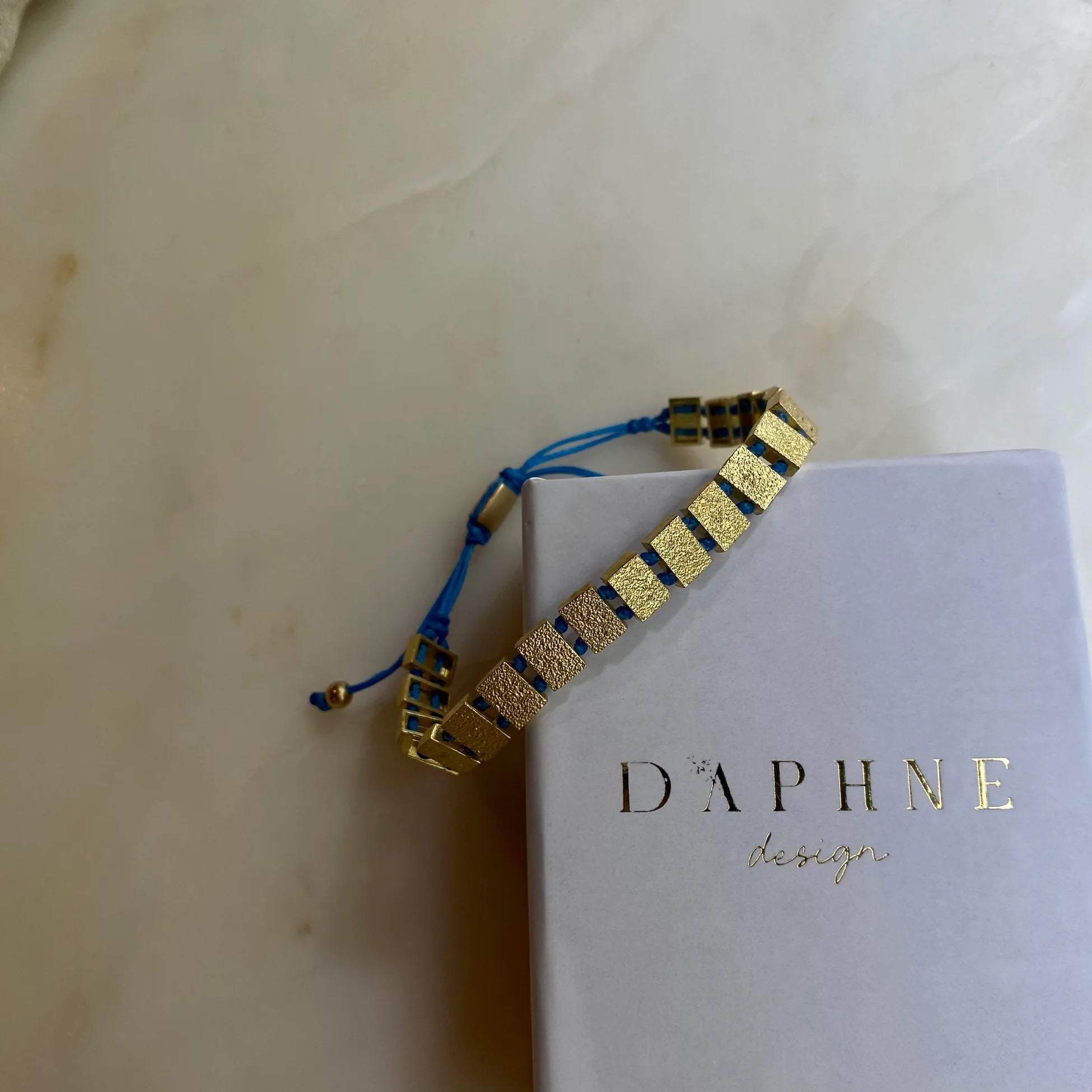 El Yapımı Bronz Dörtgen Parçalı Mavi İp Bileklik
